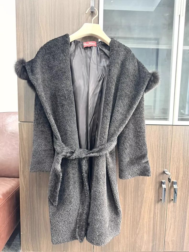 Max Mara Max Mara Coat Black Women's Fox Fur Size S / US 4 / IT 40 - 1 Thumbnail