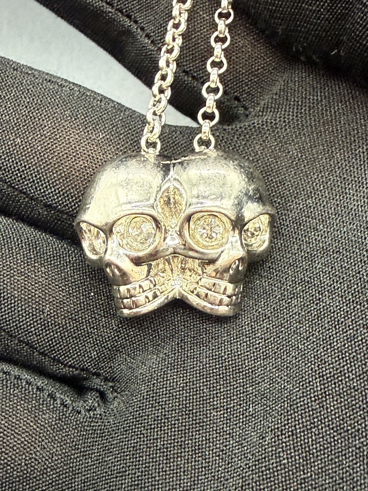 Alexander McQueen ALEXANDER MCQUEEN Silver Twin Skull Necklace Size ONE SIZE - 3 Thumbnail