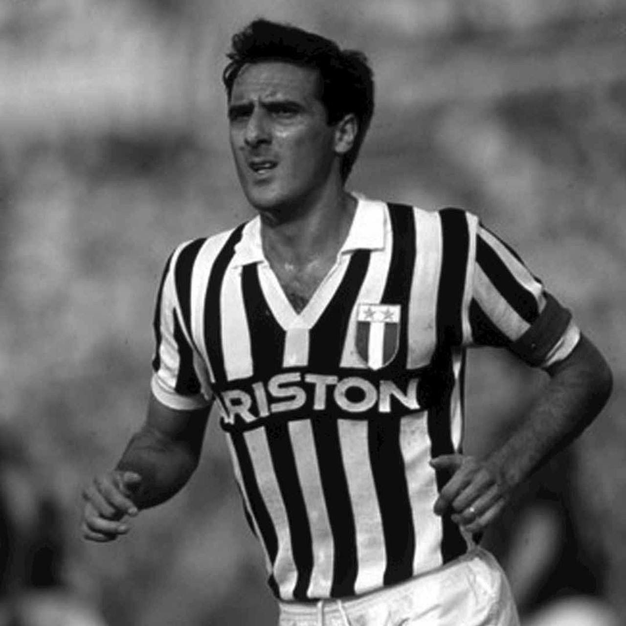 Vintage 1984/85 JUVENTUS FC RETRO REMAKE HOME SOCCER JERSEY SHIRT Size XL / US 12-14 / IT 48-50 - 2 Thumbnail