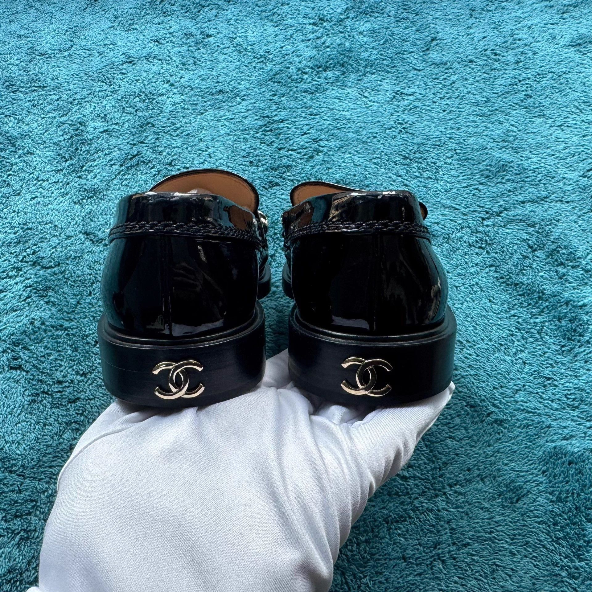 Chanel Chanel women's patent leather loafers with metal chain black Size US 4 / IT 34 - 4 Thumbnail