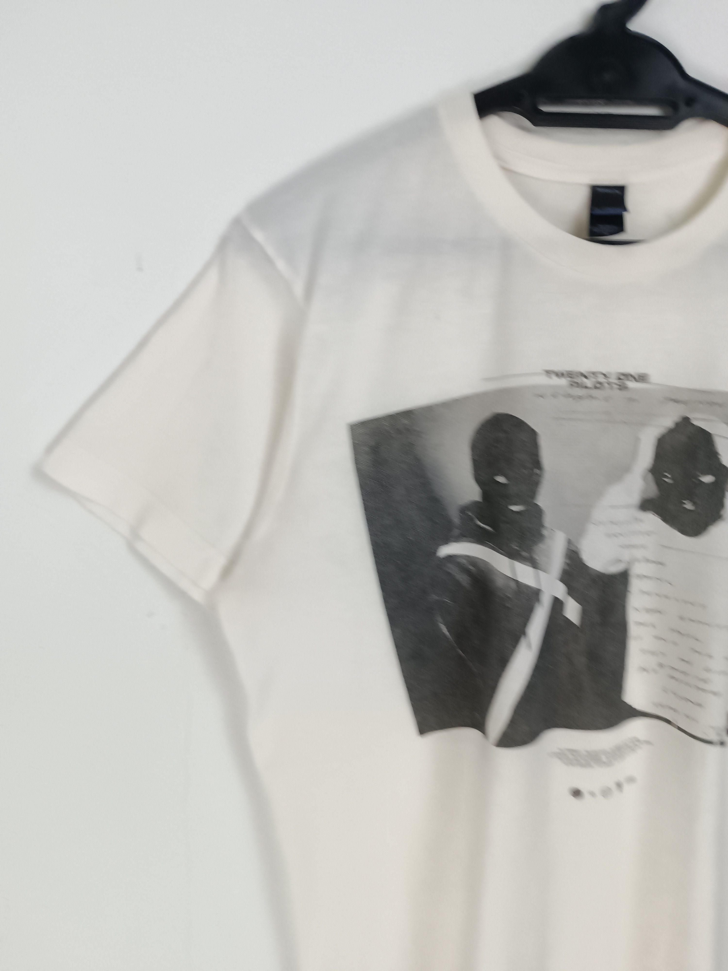 Band Tees VINTAGE TWENTY ONE PILOTS JUMPSUIT ALBUM VERY RARE TEE Size US M / EU 48-50 / 2 - 5 Thumbnail