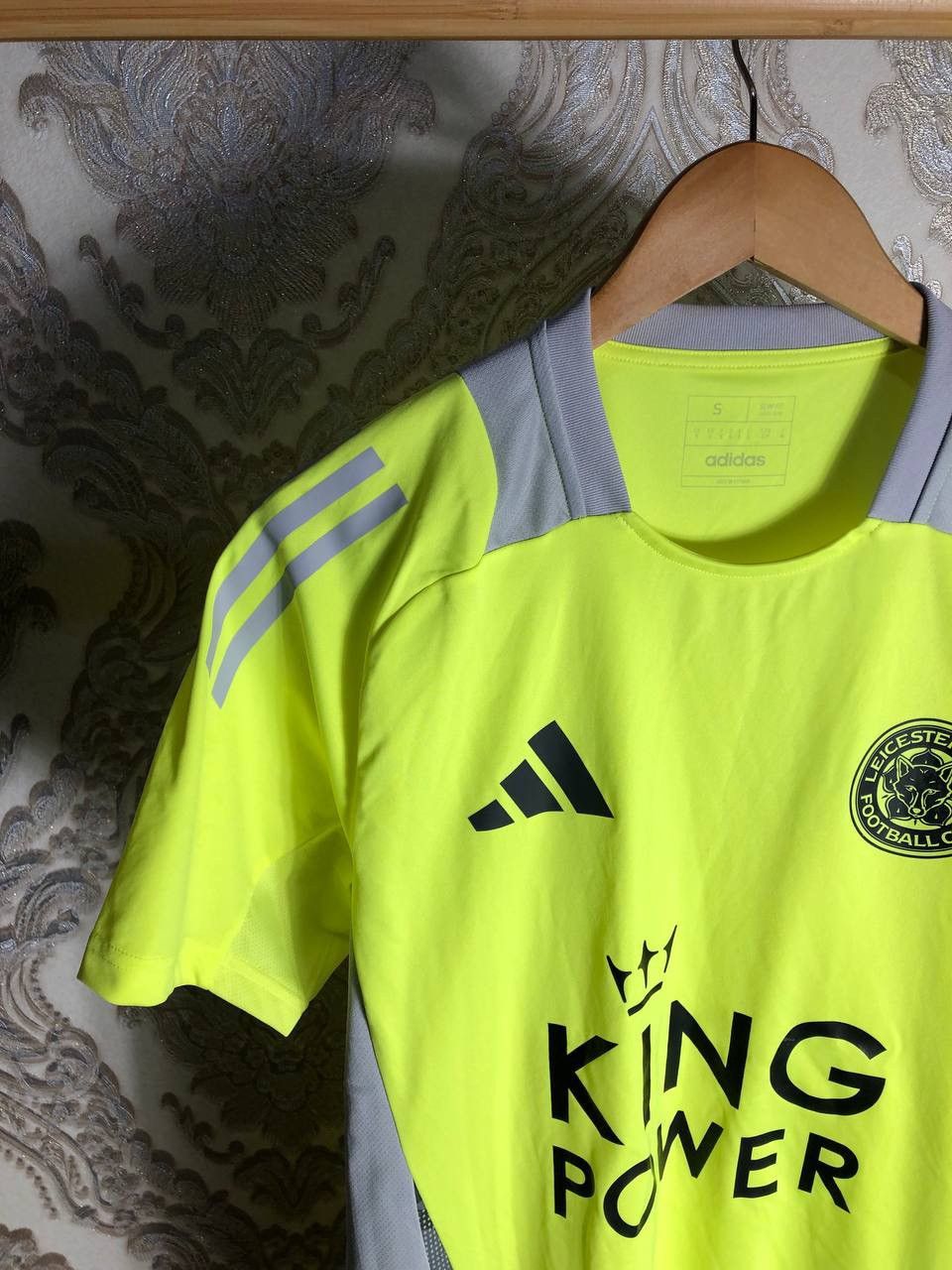 Adidas VINTAGE ADIDAS FC LEICESTER CITY ENGLAND SOCCER JERSEY RETRO Size US S / EU 44-46 / 1 - 3 Thumbnail