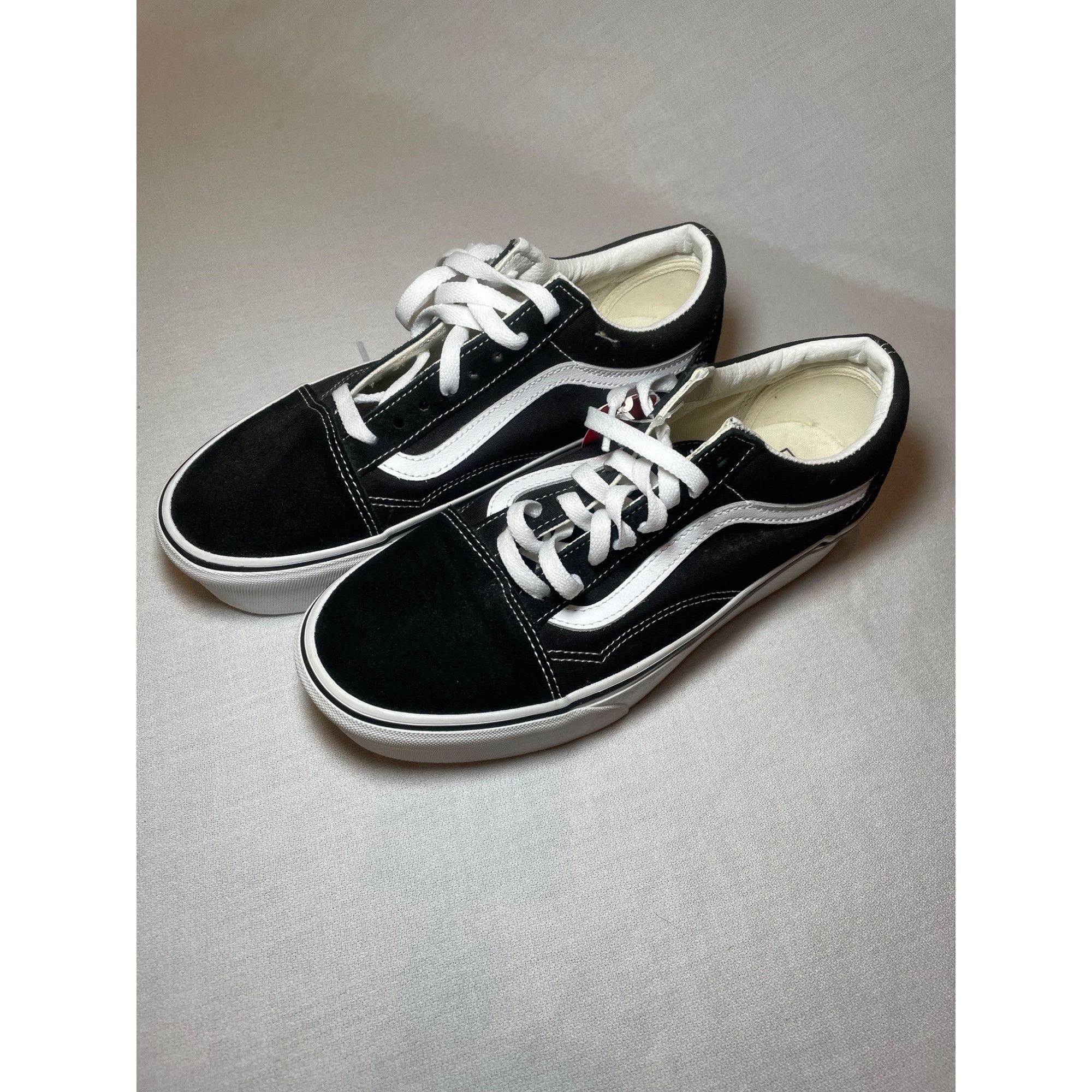 Vans Vans Old Skool Black/White Skate Shoes Size 8 Men / 9.5 Wome Size US 8 / EU 41 - 1 Thumbnail