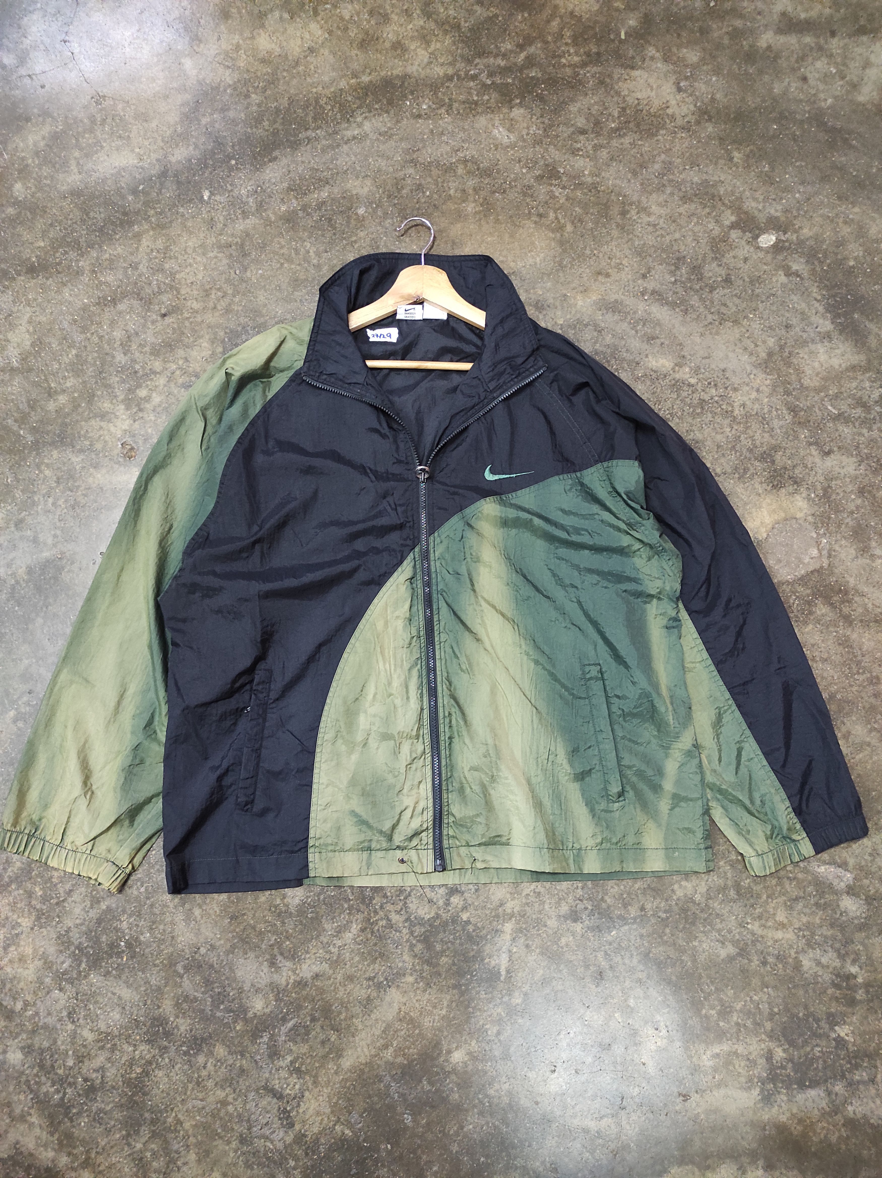 Nike × Vintage NIKE VTG 90'S LIGHT JACKET OVERSIZED SUN FADED Size US L / EU 52-54 / 3 - 1 Thumbnail