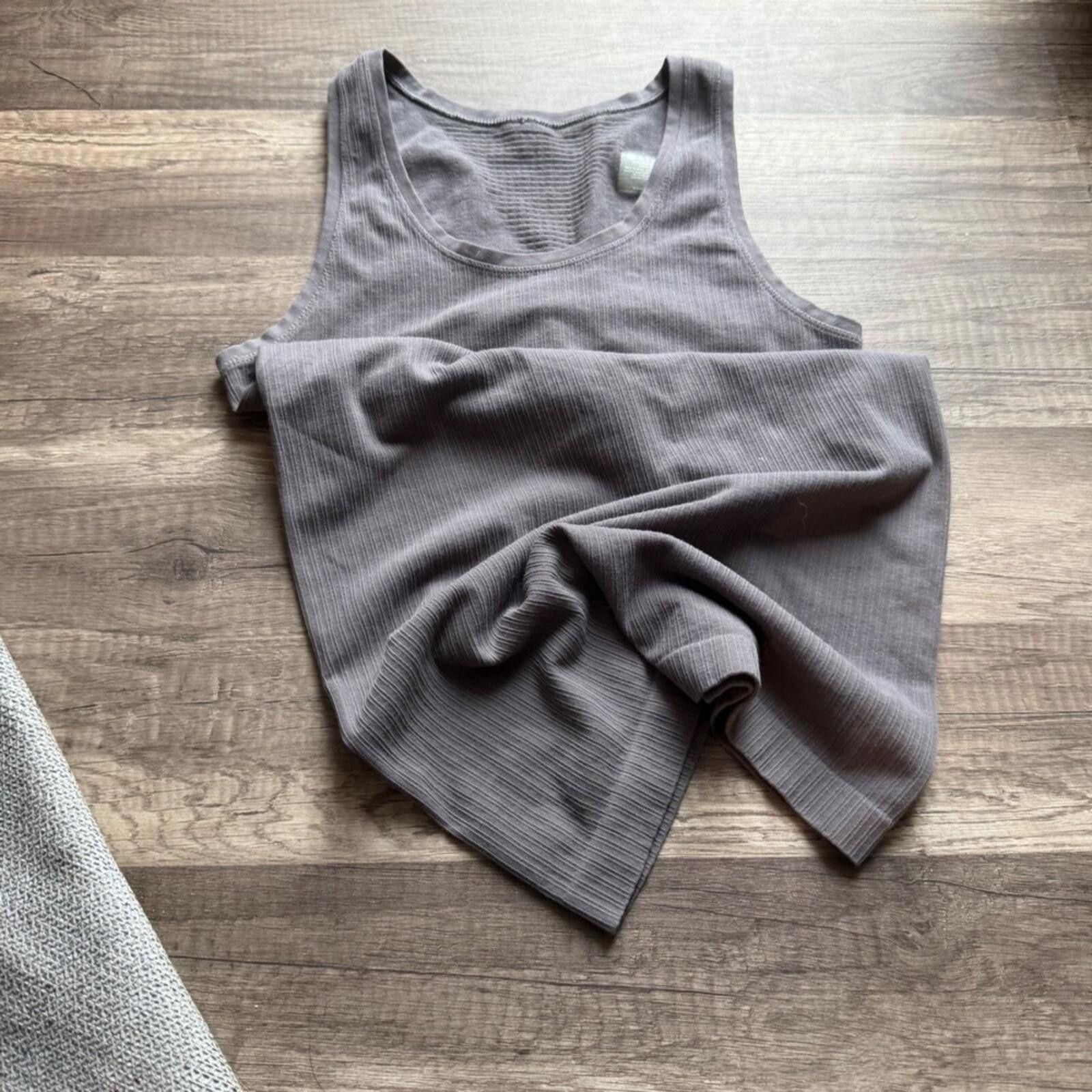 Other Athleta Grey Ribbed Seamless Racerback Tank Top XS Size XS / US 0-2 / IT 36-38 - 2 Thumbnail