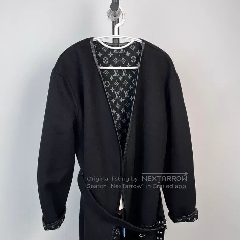 Louis Vuitton Louis Vuitton Black long coat with full print of presbyopi Size US S / EU 44-46 / 1 - 3 Thumbnail