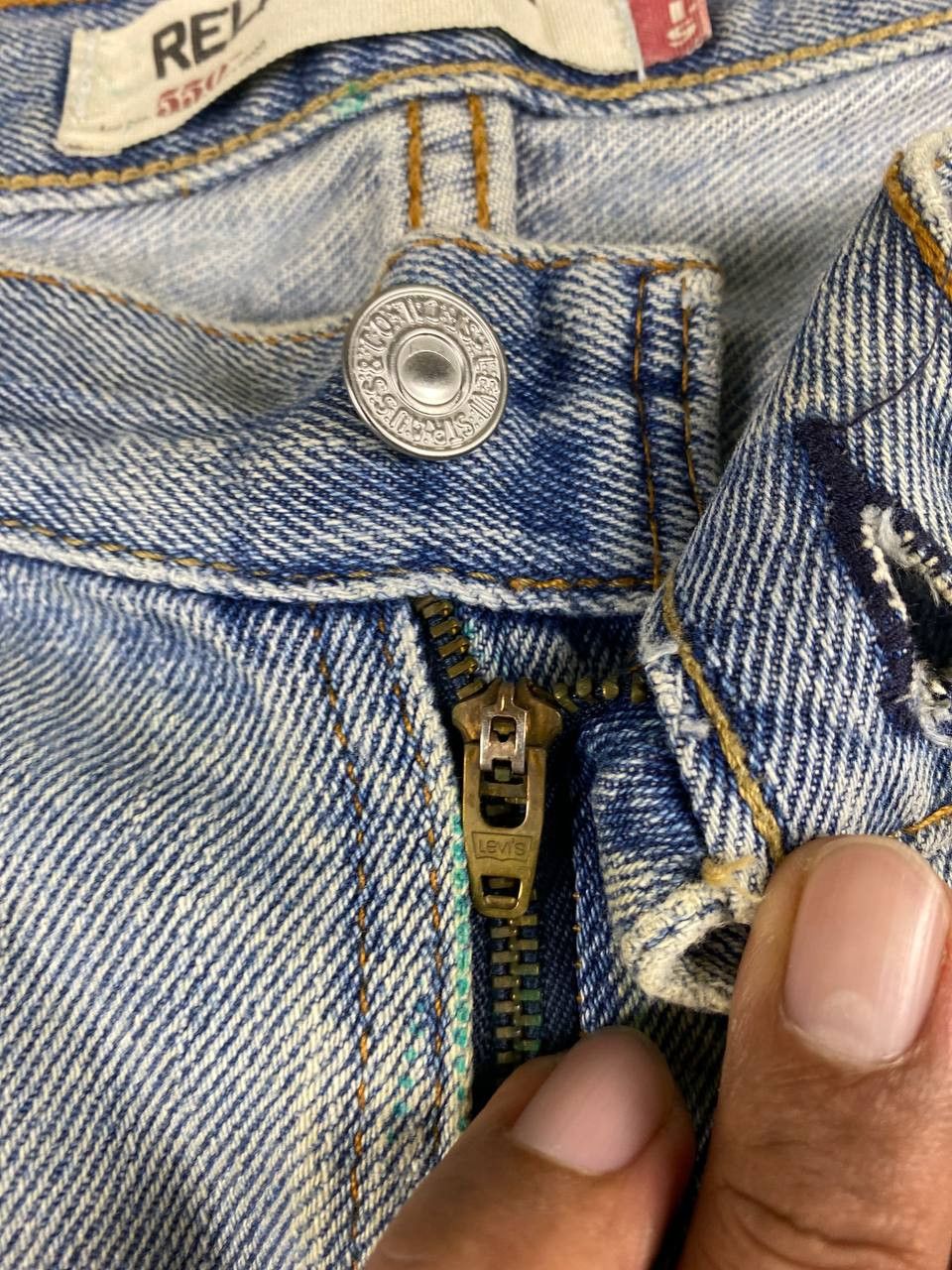 Levi's vintage levis 550 relaxed fit distressed denim Size US 39 - 15 Thumbnail