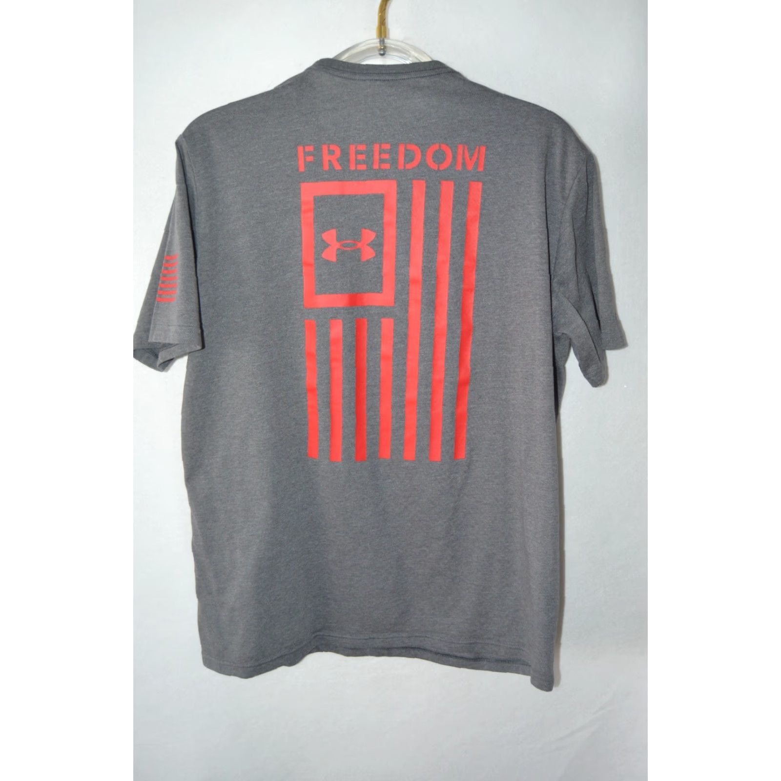Under Armour Under Armour Freedom T-Shirt Men Casual Short Sleeve Crew Neck Logo Graphic L Gray Multicolor All Seasons Sports 90s? Size US L / EU 52-54 / 3 - 2 Thumbnail