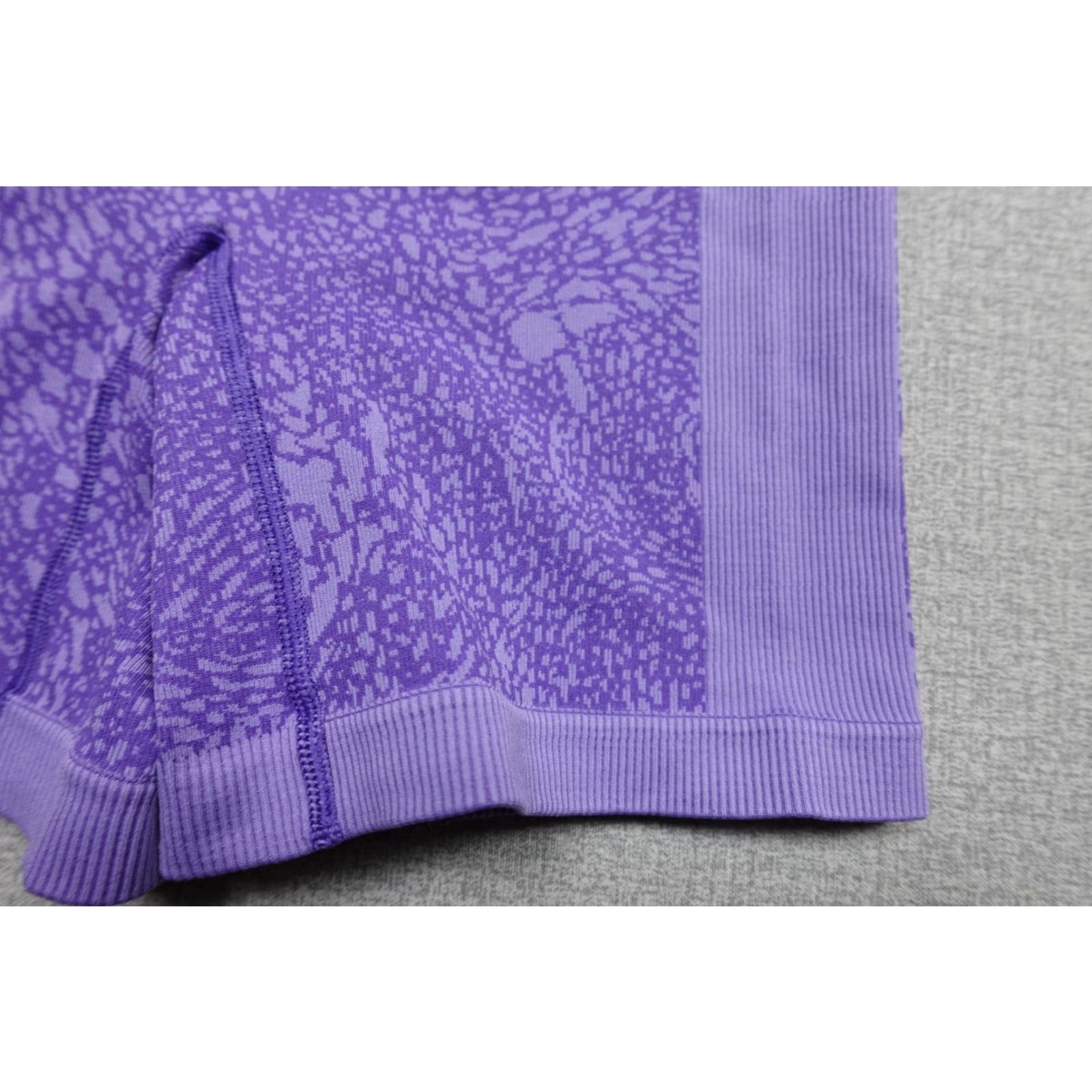 Lululemon Lululemon Biker Short Women Size 2 Purple Leopard Print Yoga Performance Size 26" / US 2 / IT 38 - 2 Thumbnail