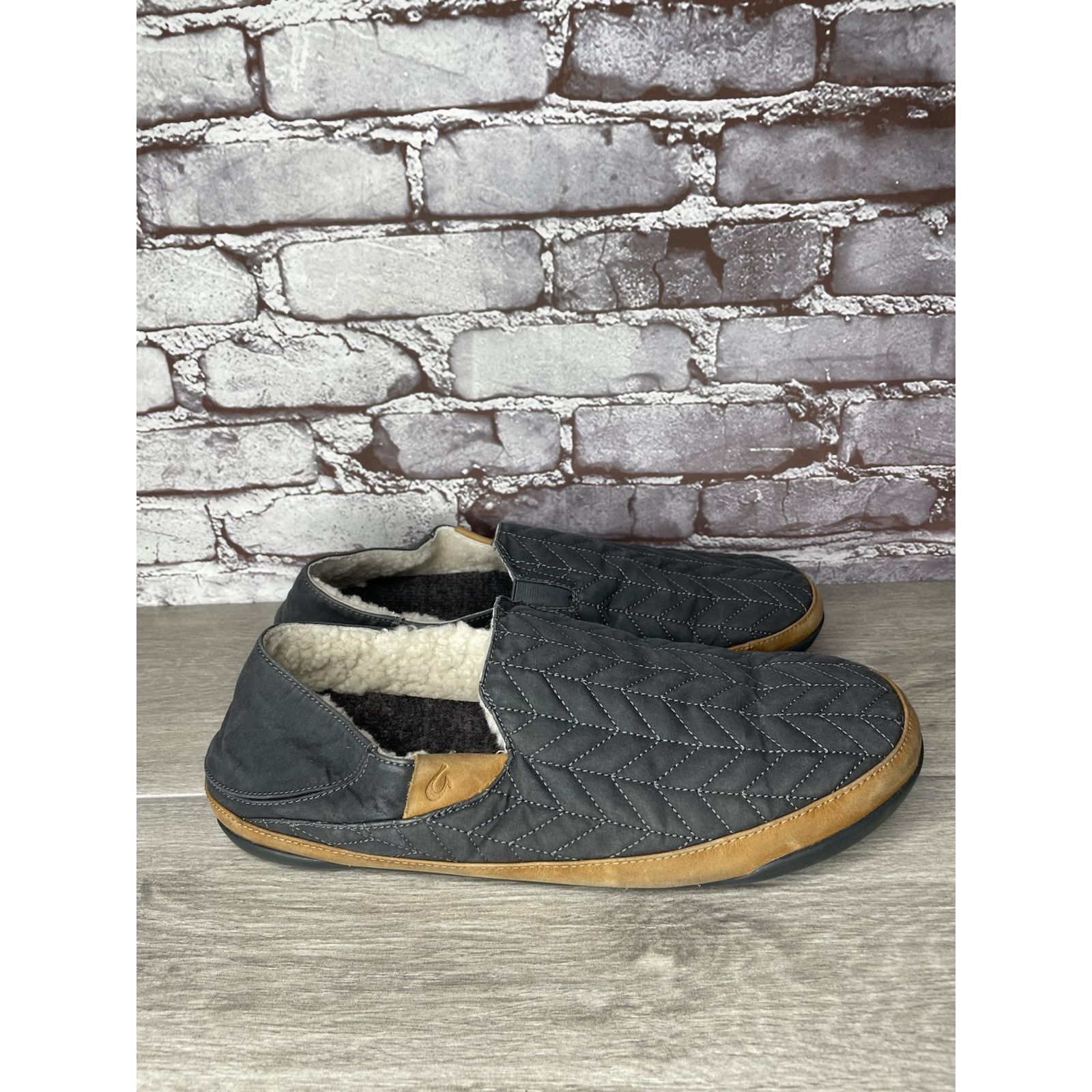 Olukai OluKai Hanohano Waxed Canvas Shadow Gray Wool Shearling Slip Size US 11.5 / IT 41.5 - 22 Thumbnail