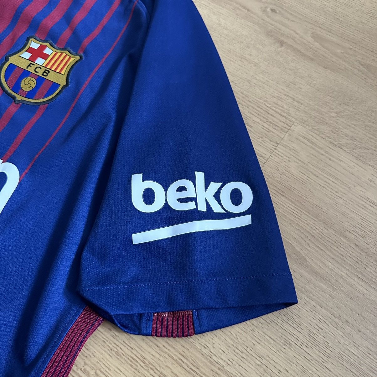 Nike Nike BARCELONA 2017 2018 HOME FOOTBALL SHIRT SOCCER JERSEY Size US M / EU 48-50 / 2 - 4 Thumbnail
