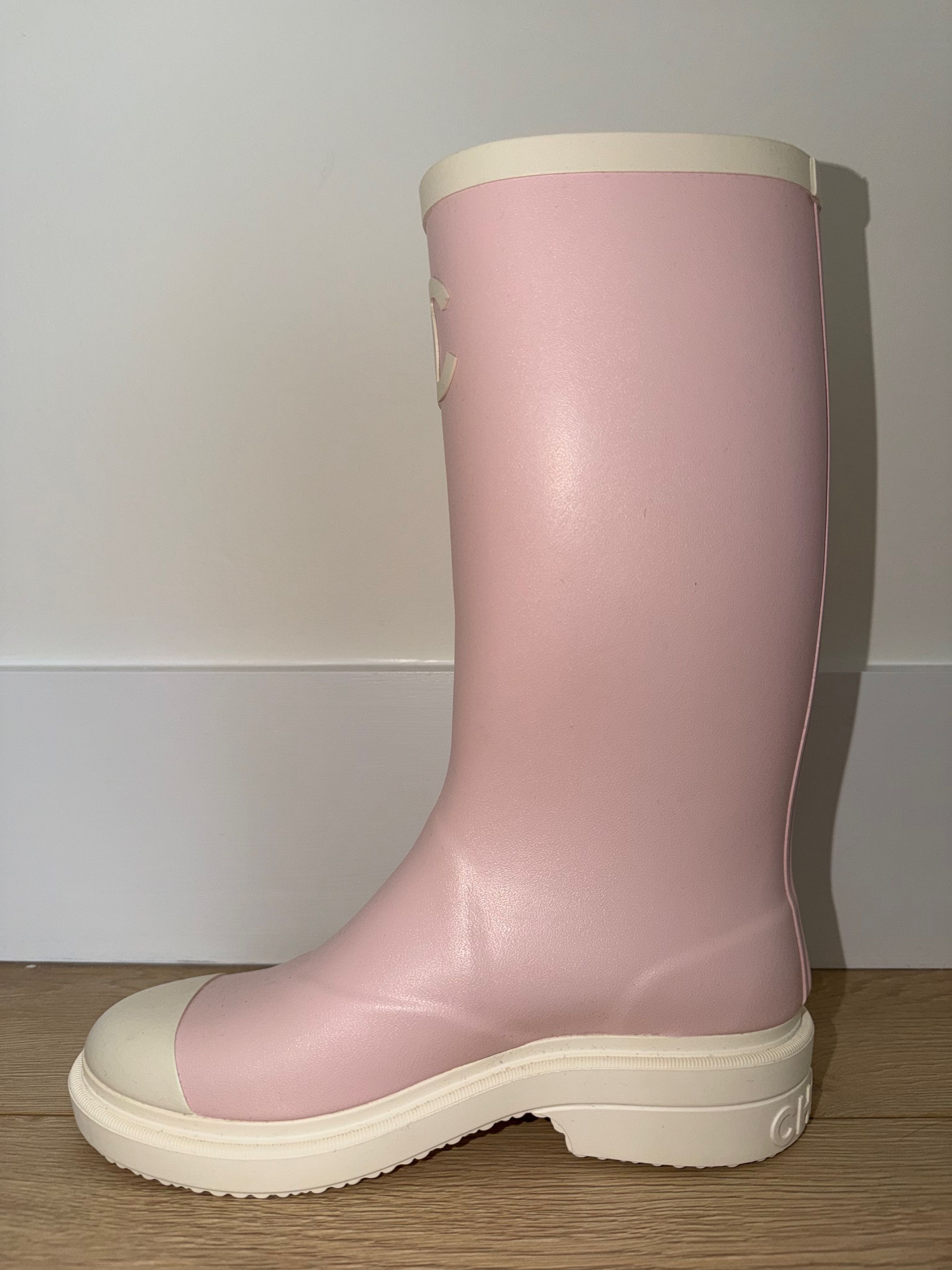 Chanel Chanel 26C White CC Logo High Pull On Rubber Rain Boots 39 Size US 9 / IT 39 - 21 Thumbnail