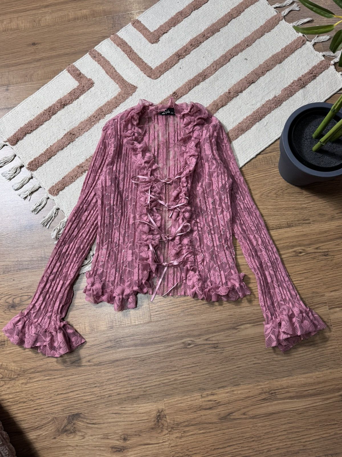 Vintage VINTAGE 2000s LACE WITH RUCHES BLOUSE Size S / US 4 / IT 40 - 4 Thumbnail