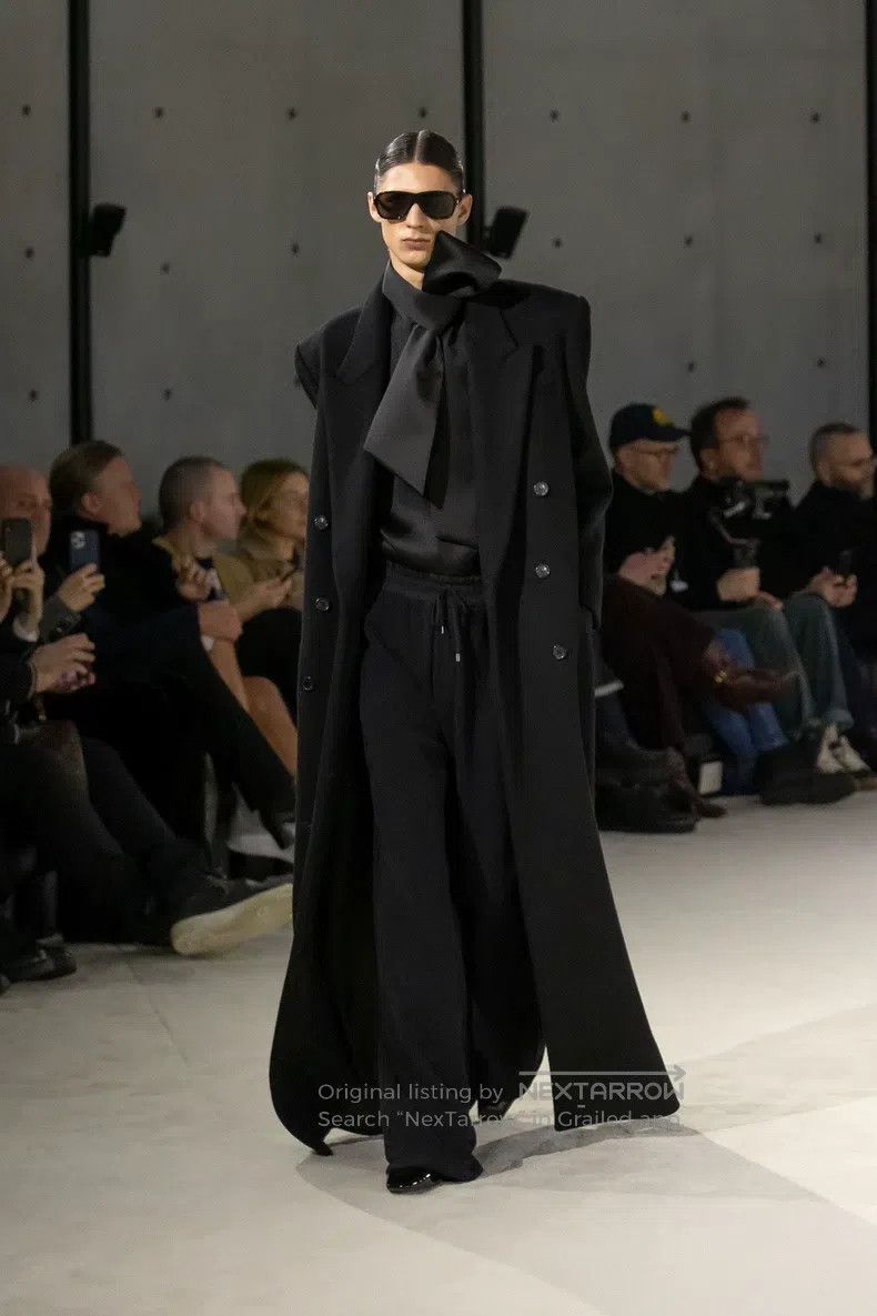 Saint Laurent Paris Saint Laurent Paris size 37 Wool Bow Shirt Size US M / EU 48-50 / 2 - 9 Thumbnail