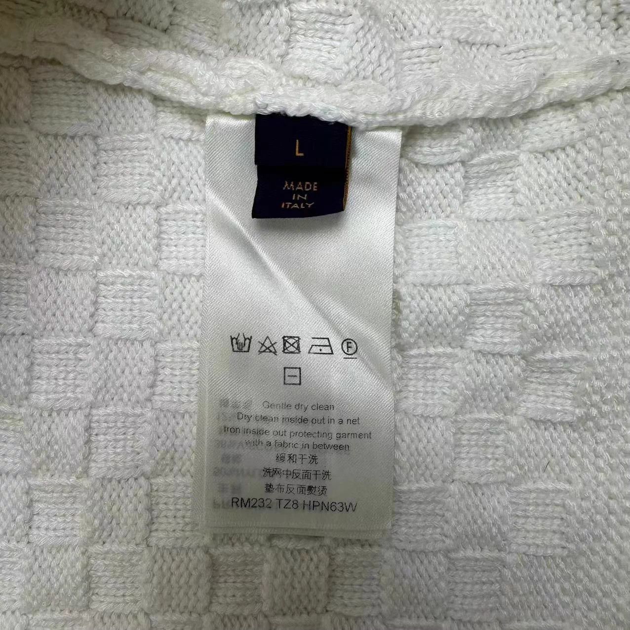 Louis Vuitton Louis Vuitton embossed logo collared knit sweater L Size US L / EU 52-54 / 3 - 4 Thumbnail