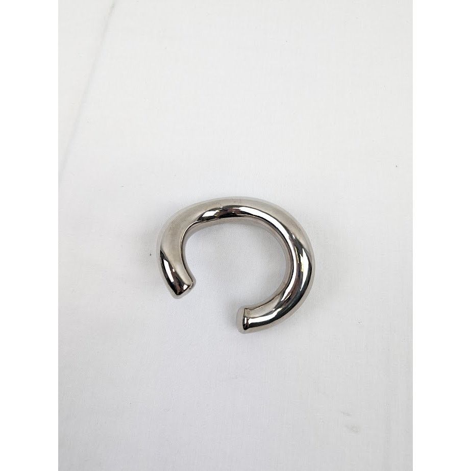 Balenciaga o1rshd1 Size: OS / C Shaped Bracelet in Silver Size ONE SIZE - 7 Thumbnail