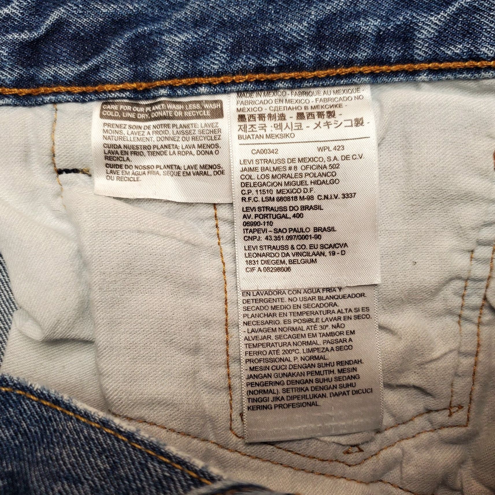 Vintage VINTAGE Levis Jeans Men 38x30 Blue 501 Denim Original Straight Leg Button Fly Pants 4736 Size US 38 / EU 54 - 4 Thumbnail