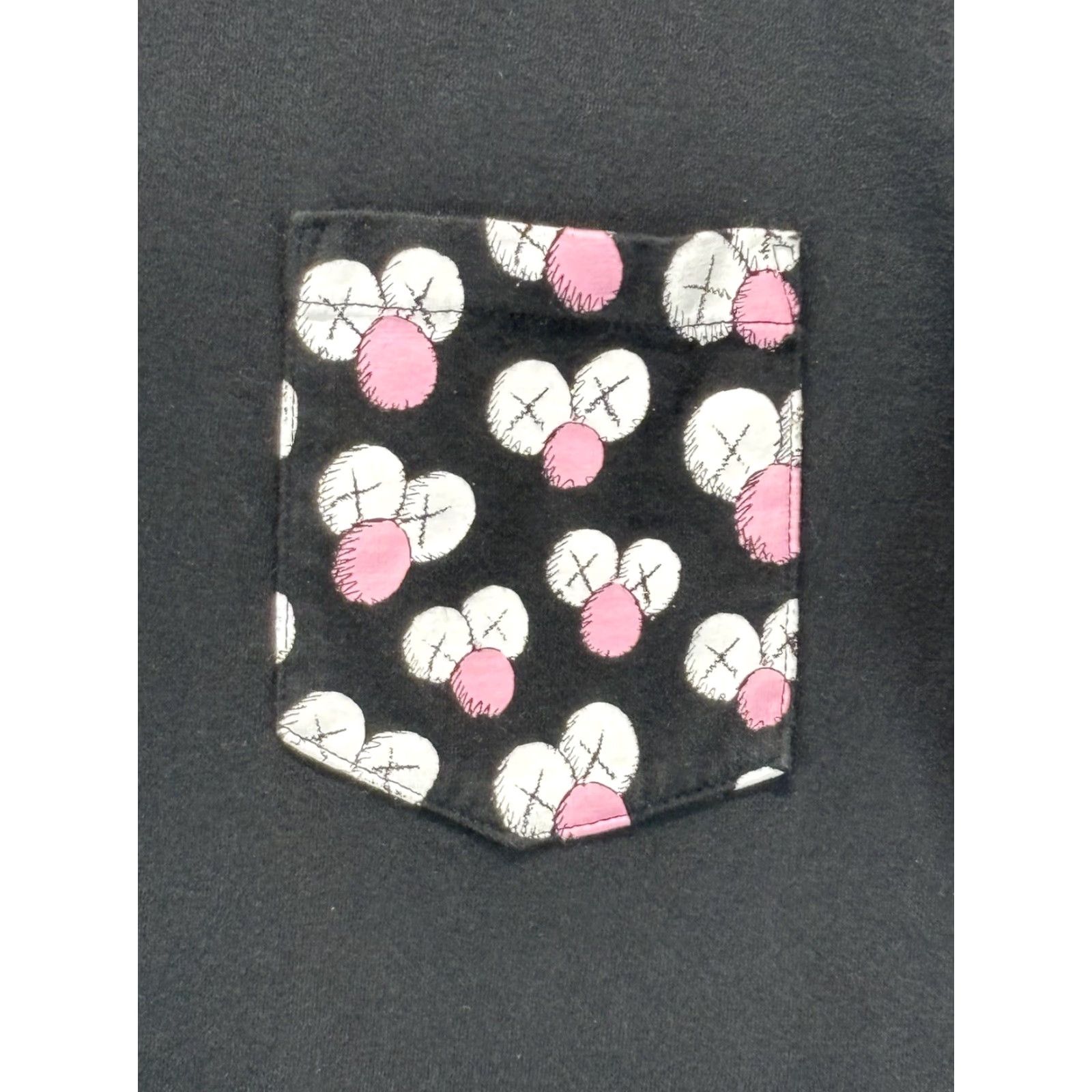 Uniqlo VINTAGE Uniqlo X Kaws Tshirt Mens S Black BFF Pocket Short Sleeve Crew Neck Size US S / EU 44-46 / 1 - 3 Thumbnail