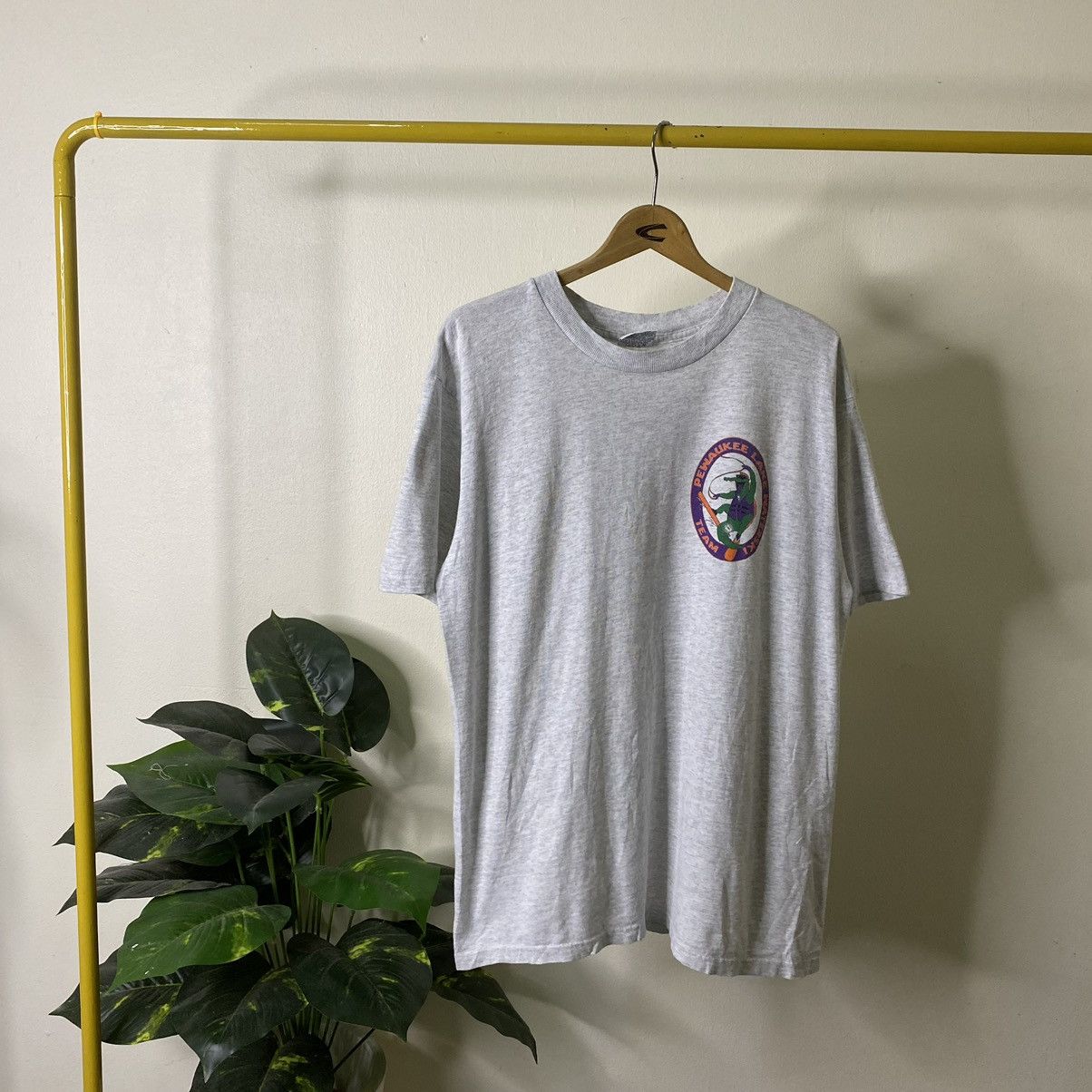 Vintage Vintage 1990s Pewaukee Lake Waterski Team Tee Size US L / EU 52-54 / 3 - 5 Thumbnail