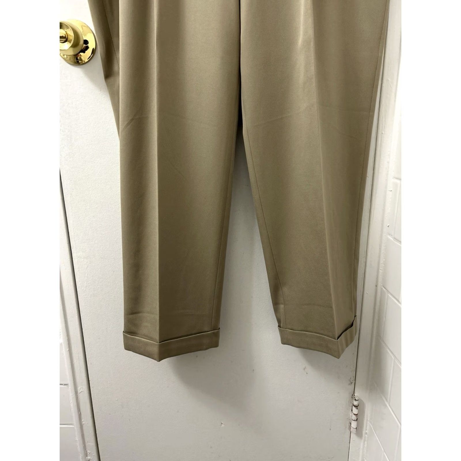 Savane Savane Motion Pants Mens 44x30 Tan Cuffed Pleated NWT Straight Leg Dress Pants Beig e 5-Pocket Motion Fabric Classic Fit Adult Mens Size US 44 / EU 60 - 7 Thumbnail
