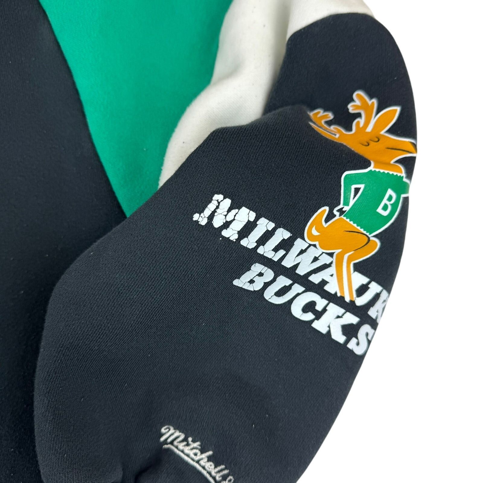 Mitchell & Ness Milwaukee Bucks Mitchell & Ness Hoodie - Size Medium Size US M / EU 48-50 / 2 - 3 Thumbnail