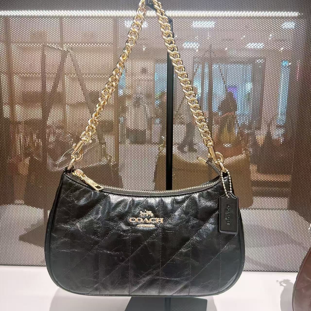 Coach NWT Coach Teri Shoulder Bag With Quilting CDY83 Size ONE SIZE - 1 Thumbnail