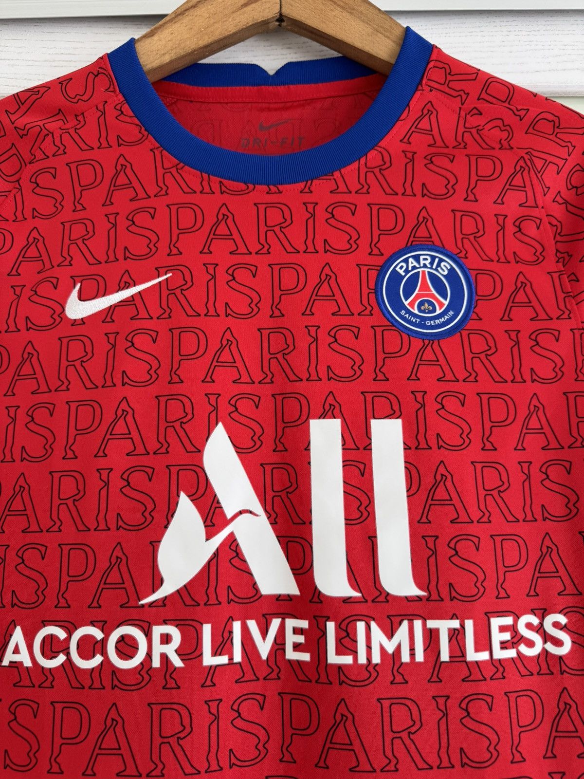 Nike Paris Saint Germain PSG 2020-2021 Soccer Jersey Football Kit Size US S / EU 44-46 / 1 - 6 Thumbnail