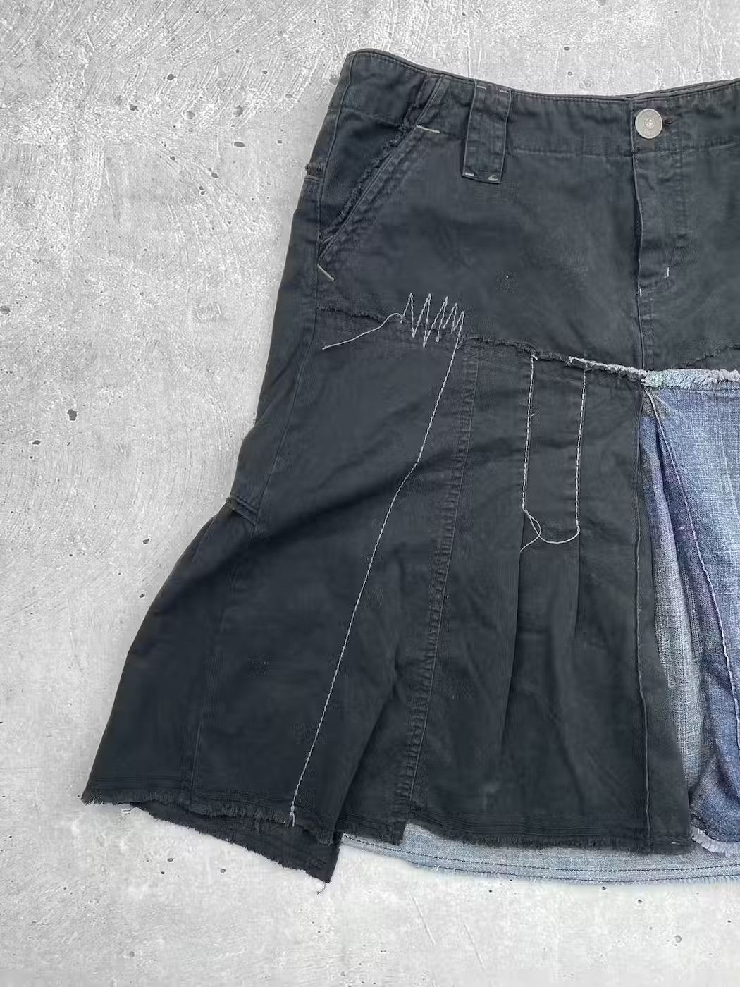 Vintage Vintage Denim Insert Worn Mini Skirt Size 30" / US 8 / IT 44 - 2 Thumbnail