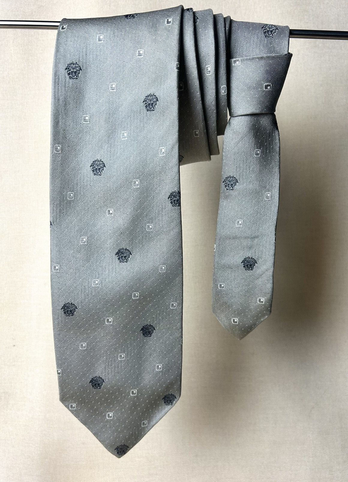 Versace Versace Medusa silver Silk Mens Tie Size ONE SIZE - 1 Thumbnail
