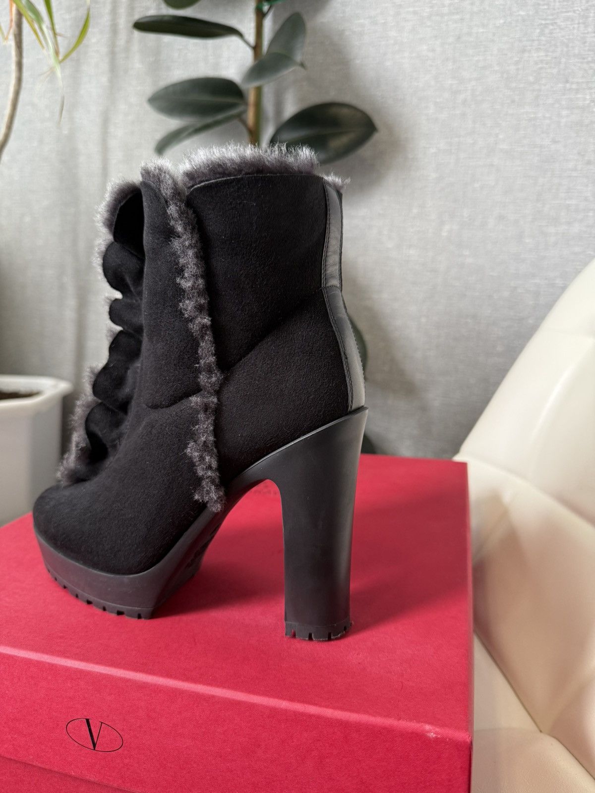 Valentino Valentino Garavani Black Suede Shearling Platform Ankle Boot Size US 7 / IT 37 - 5 Thumbnail