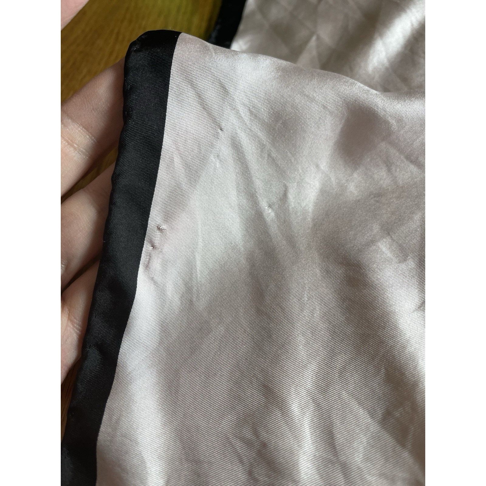 Kate Spade KATE SPADE NEW YORK Masquerade Lips 33” Square Scarf Iconic Size ONE SIZE - 5 Thumbnail