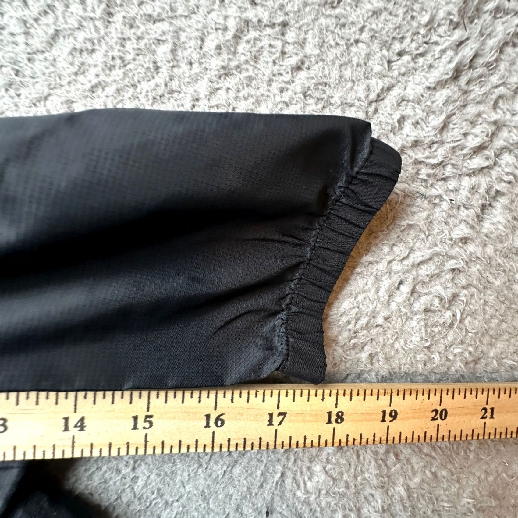 Vintage LL Bean Ripstop Stowaway Hooded Windbreaker Jacket Womens Petite Small Black Size S / US 4 / IT 40 - 4 Thumbnail