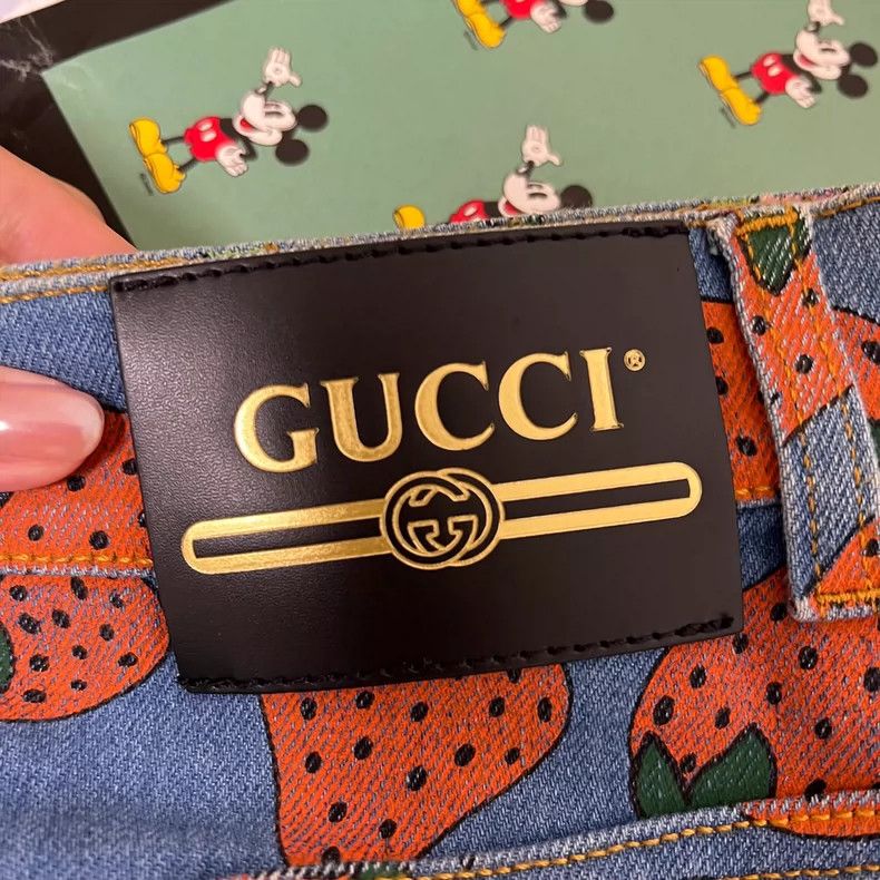 Gucci Gucci Strawberry denim skirt Size 26" / US 2 / IT 38 - 3 Thumbnail