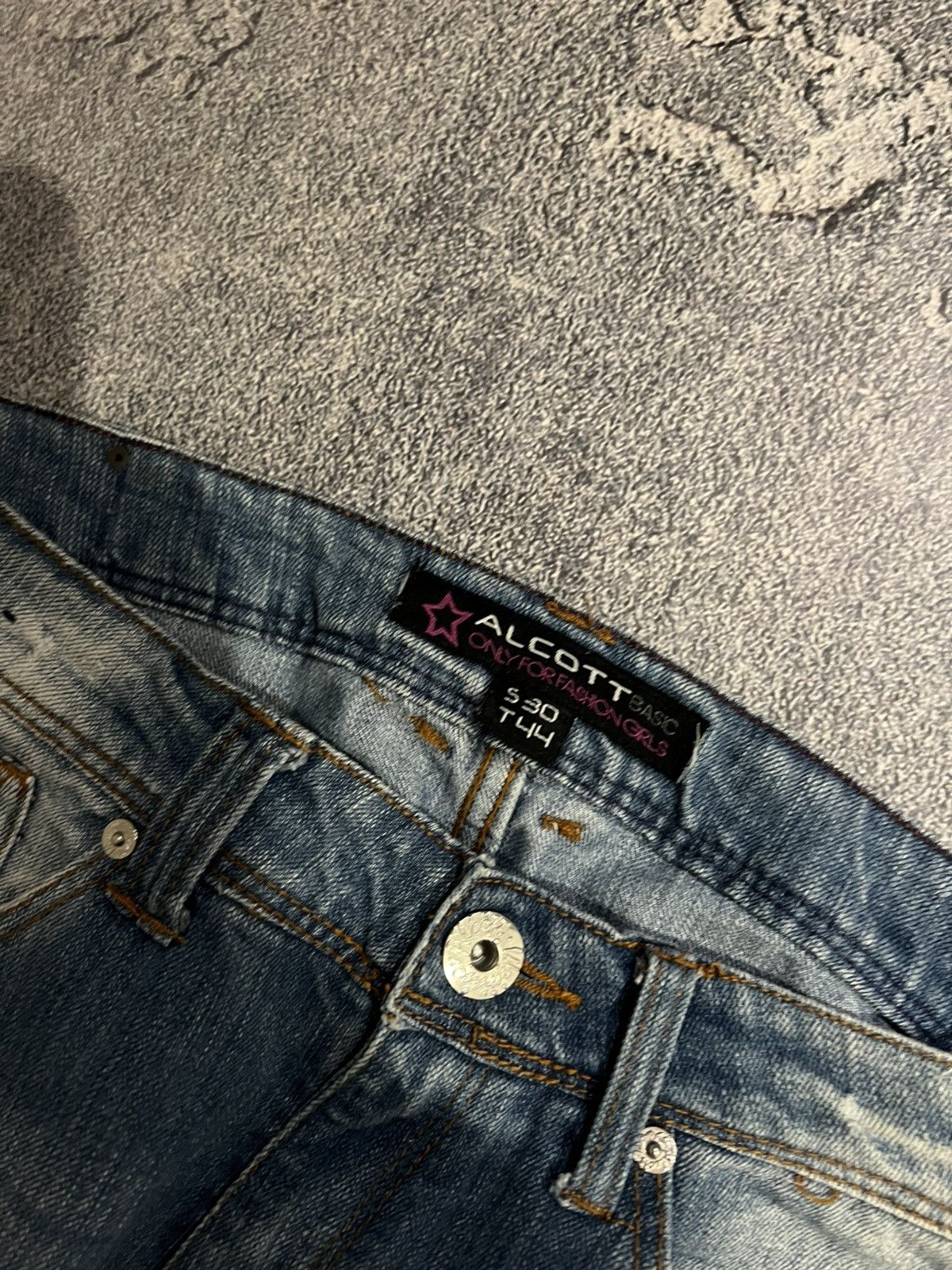 Japanese Brand Destroyed Archival Swag Slim Jean — Number Nine Style Size US 33 - 7 Thumbnail