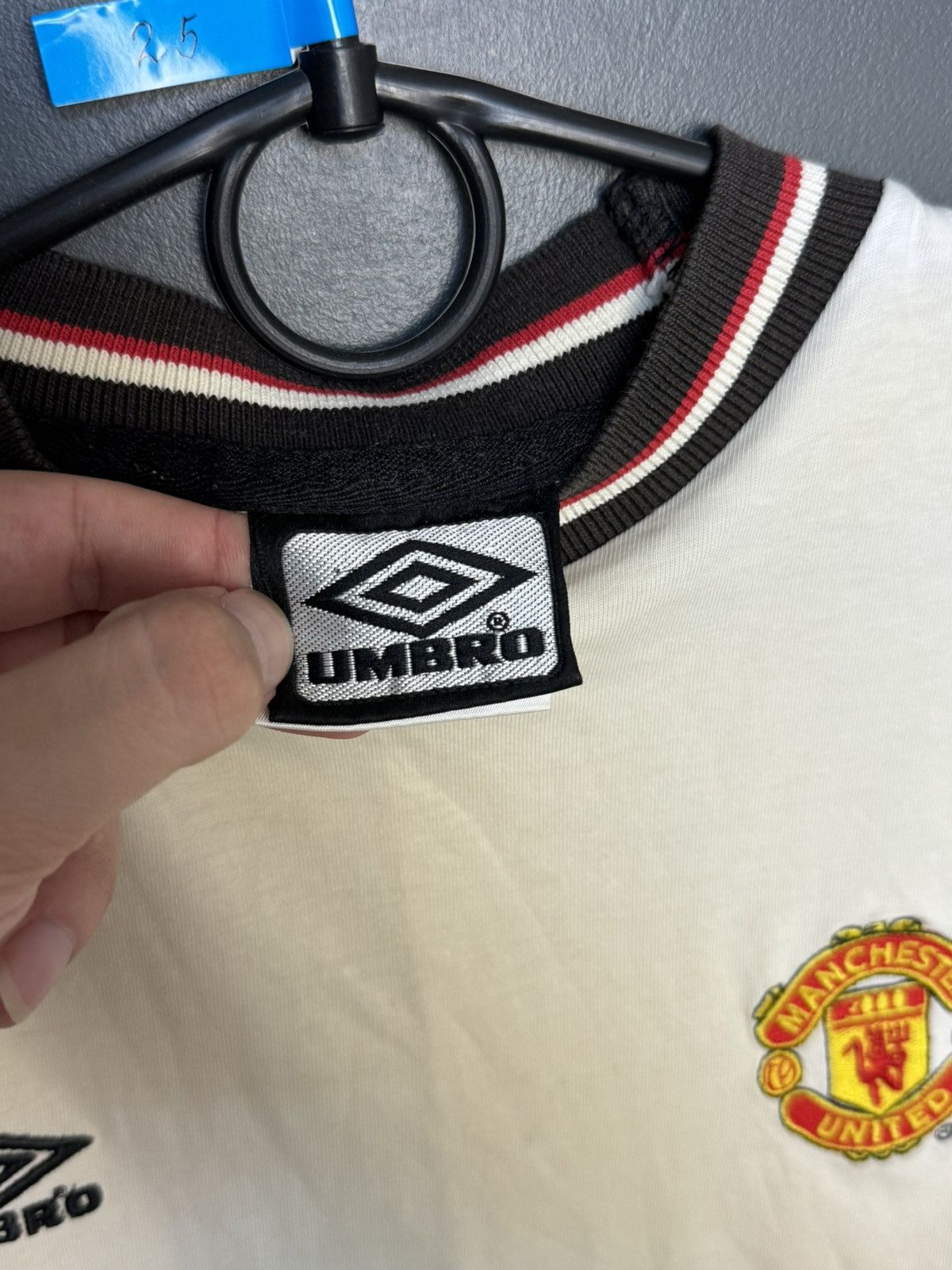 Umbro Vintage Manchester United 99/00 Training Football Jersey Size US S / EU 44-46 / 1 - 18 Thumbnail
