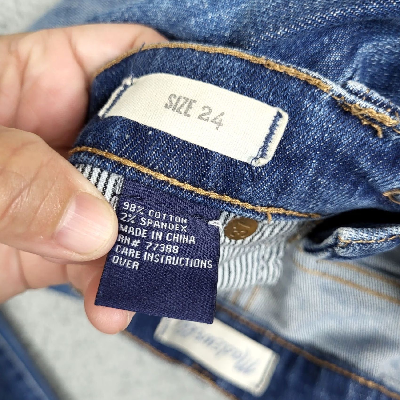 Madewell Madewell Jeans Women's Size 24 Distressed Denim Blue Regular Rise Button Front Medium Wash Solid Pattern - Womens Size 42" / US 20 - 2 Thumbnail