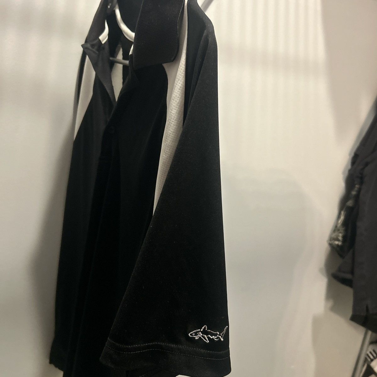 Vintage Black Shark sleeve Size US L / EU 52-54 / 3 - 2 Thumbnail
