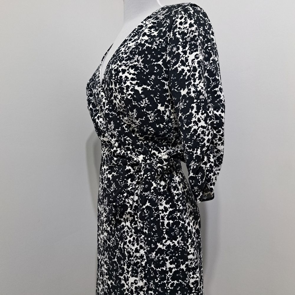 Club Monaco Club Monaco Casual Floral Wrap Dress Black/White Knee Length Size M / US 6-8 / IT 42-44 - 16 Thumbnail