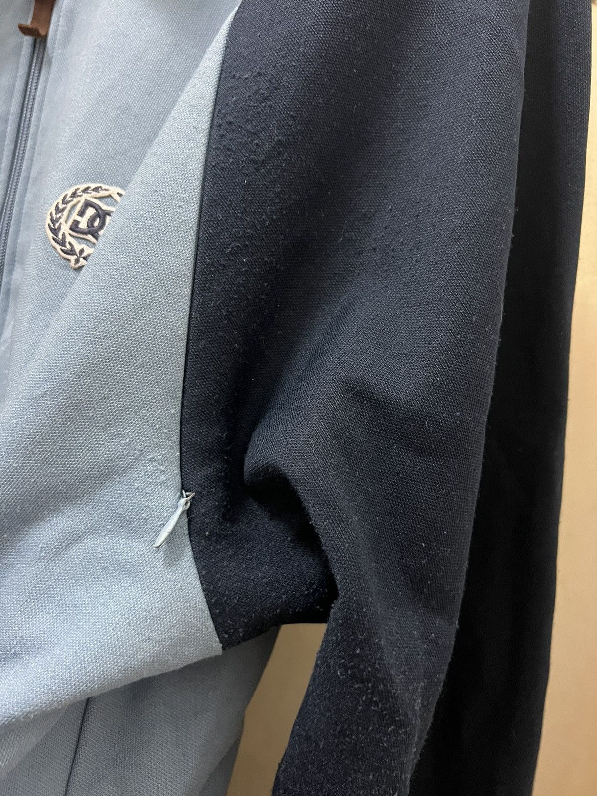 DC DC shoe vintage taped track jacket zippered men ‘s Size US XL / EU 56 / 4 - 9 Thumbnail