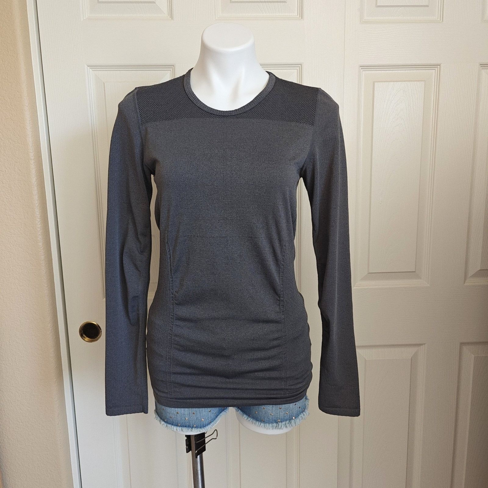 Fabletics Fabletics Eureka Fitted Seamless Crew Neck Top sz L Size L / US 10 / IT 46 - 1 Thumbnail