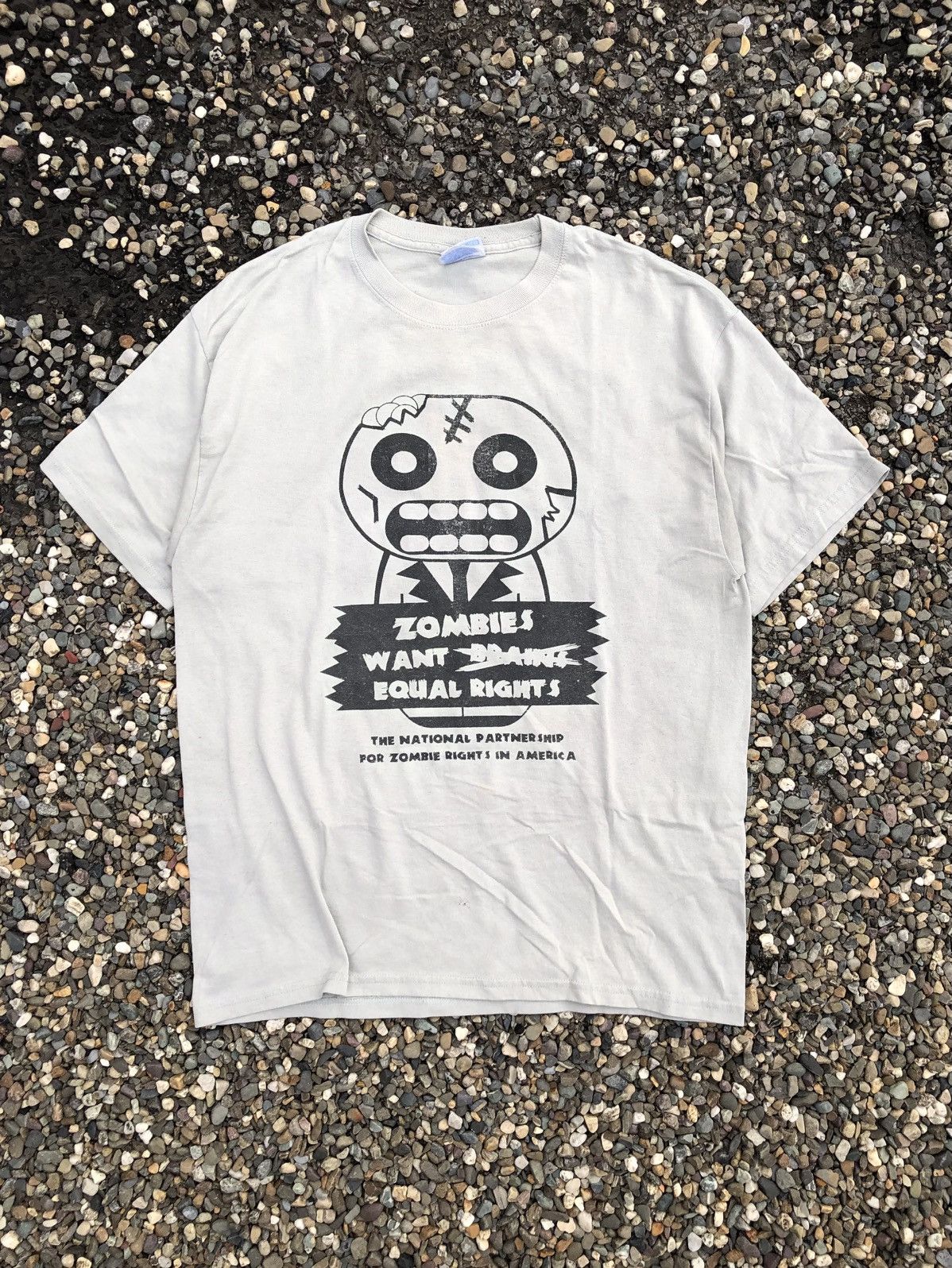 Vintage Vintage 1990’s Hanes Humor Zombie Rights America T-Shirt Size US L / EU 52-54 / 3 - 1 Thumbnail
