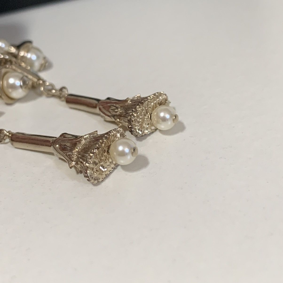 Chanel Chanel gold king dangly Pearl charm earrings Size ONE SIZE - 13 Thumbnail