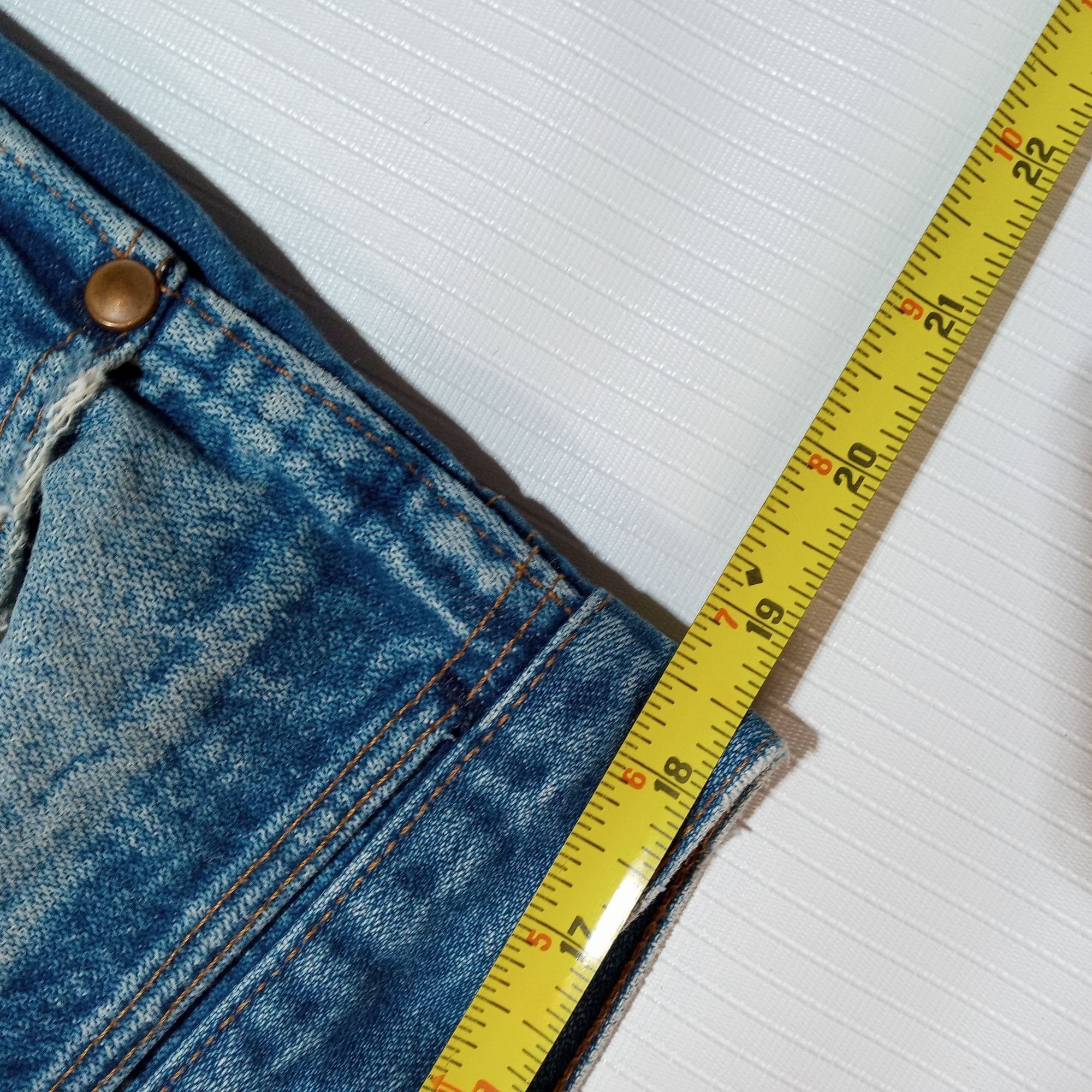 Wrangler Vintage Wrangler Mens Blue Jeans 37 x 28 Faded Worn Denim Co Size US 37 - 7 Thumbnail