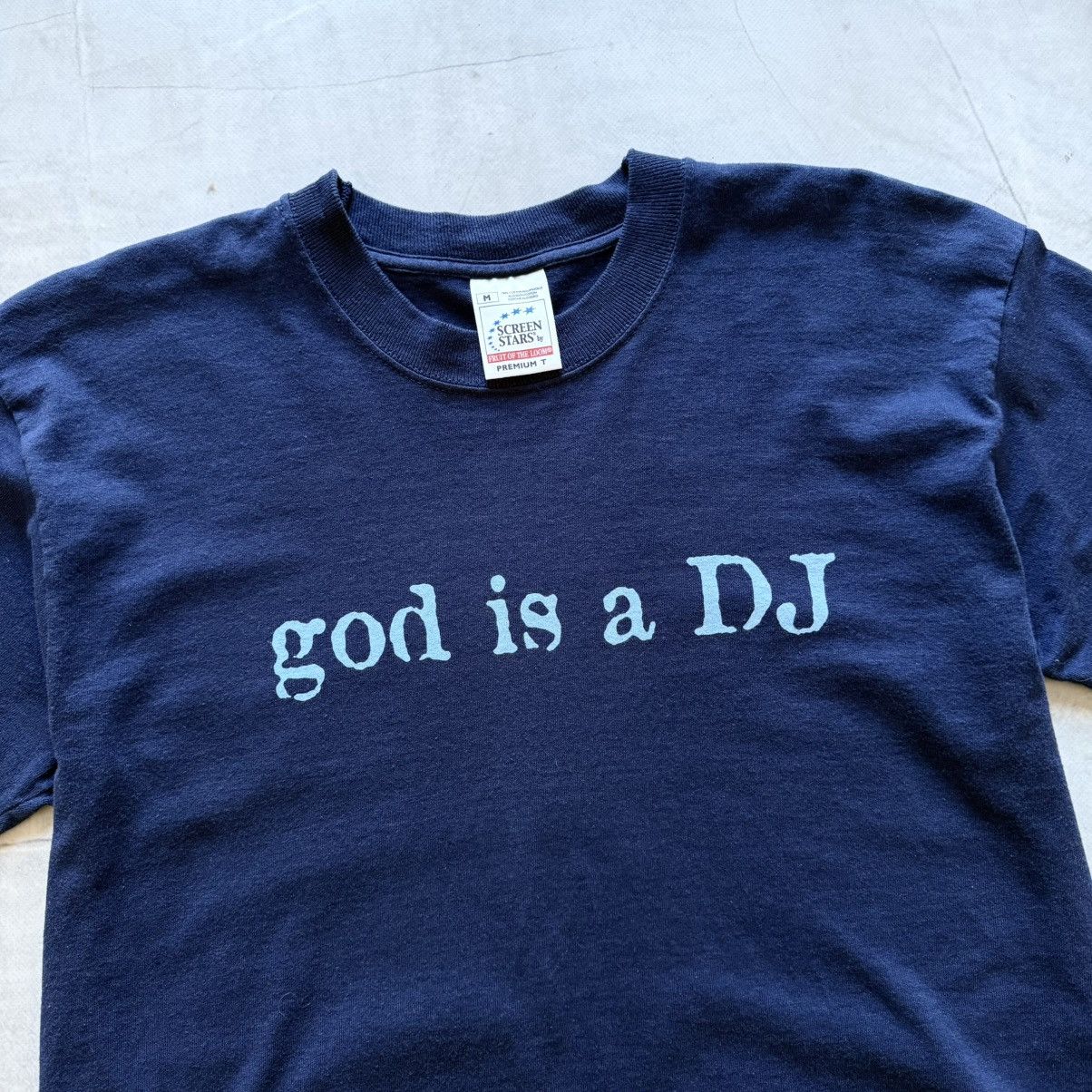 Band Tees 1998 Faithless God Is A DJ Song Album Band Y2K T-shirt Tee Size US M / EU 48-50 / 2 - 2 Thumbnail