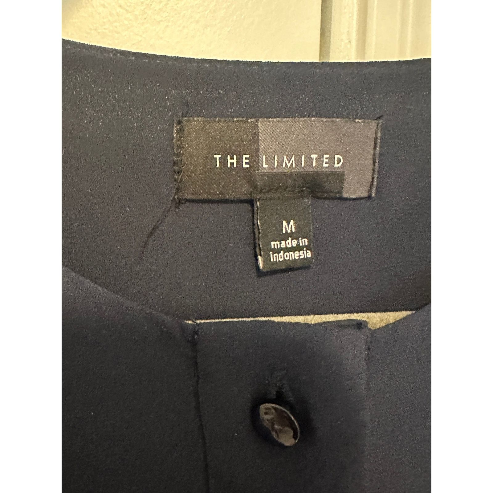 Other The Limited Navy Blue Button Sleeveless Layered Crew Blouse Size M / US 6-8 / IT 42-44 - 9 Thumbnail