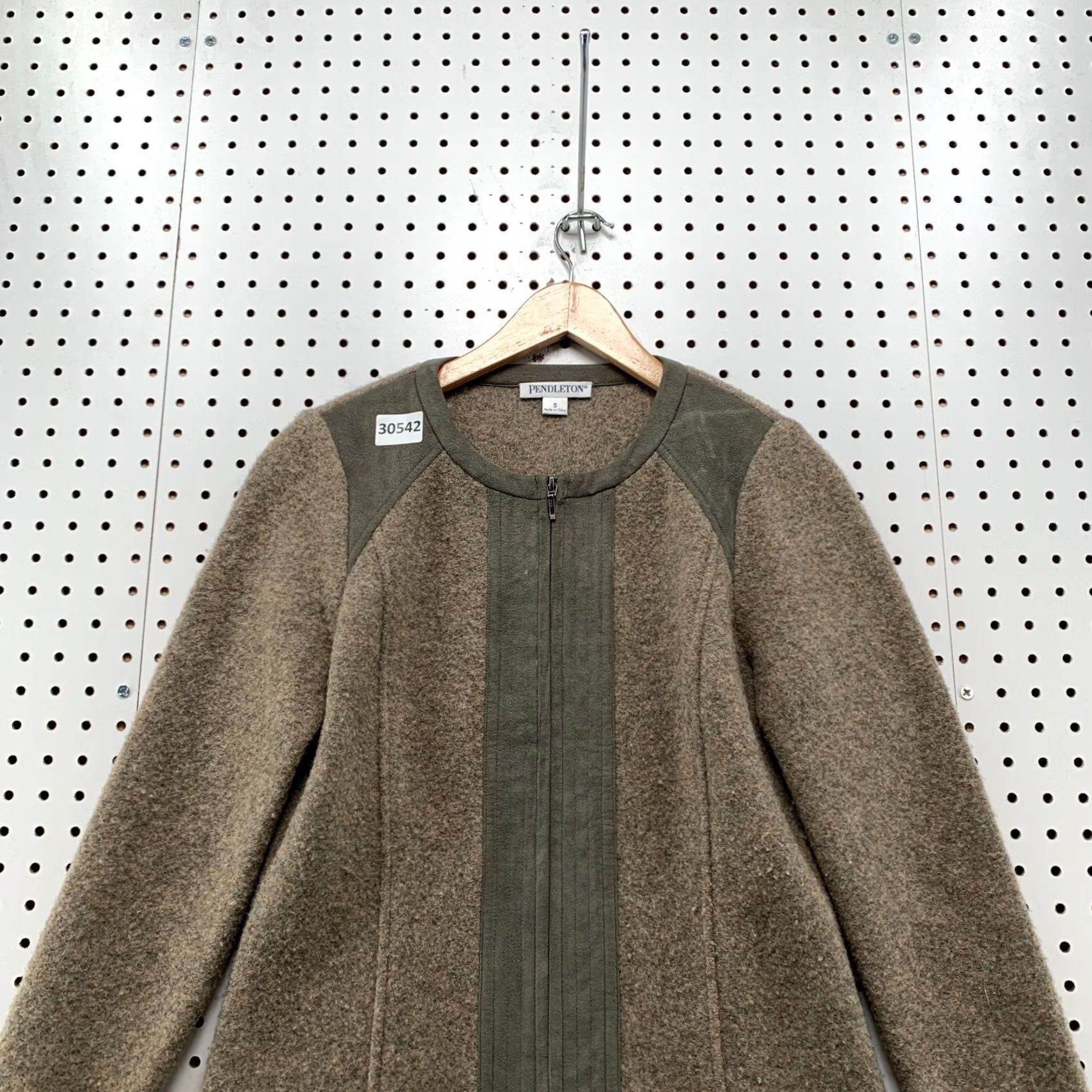 Pendleton Pendleton 100% Lambs Wool Cardigan Sweater Gray Womens Small Full Zip Cardigan Wool Adult Small Gray Pendleton Sleeve Long Sleeve Solid Pattern Womens Size S / US 4 / IT 40 - 2 Thumbnail