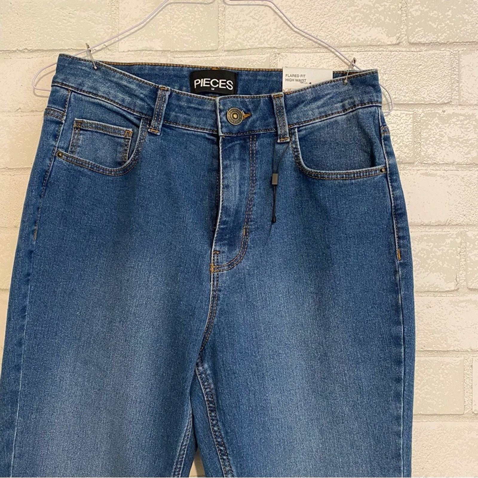 Pieces Uniques NWT $70 Pieces UK Denim Flare Fit High Waist Jeans MED NEW Size 28" / US 6 / IT 42 - 3 Thumbnail