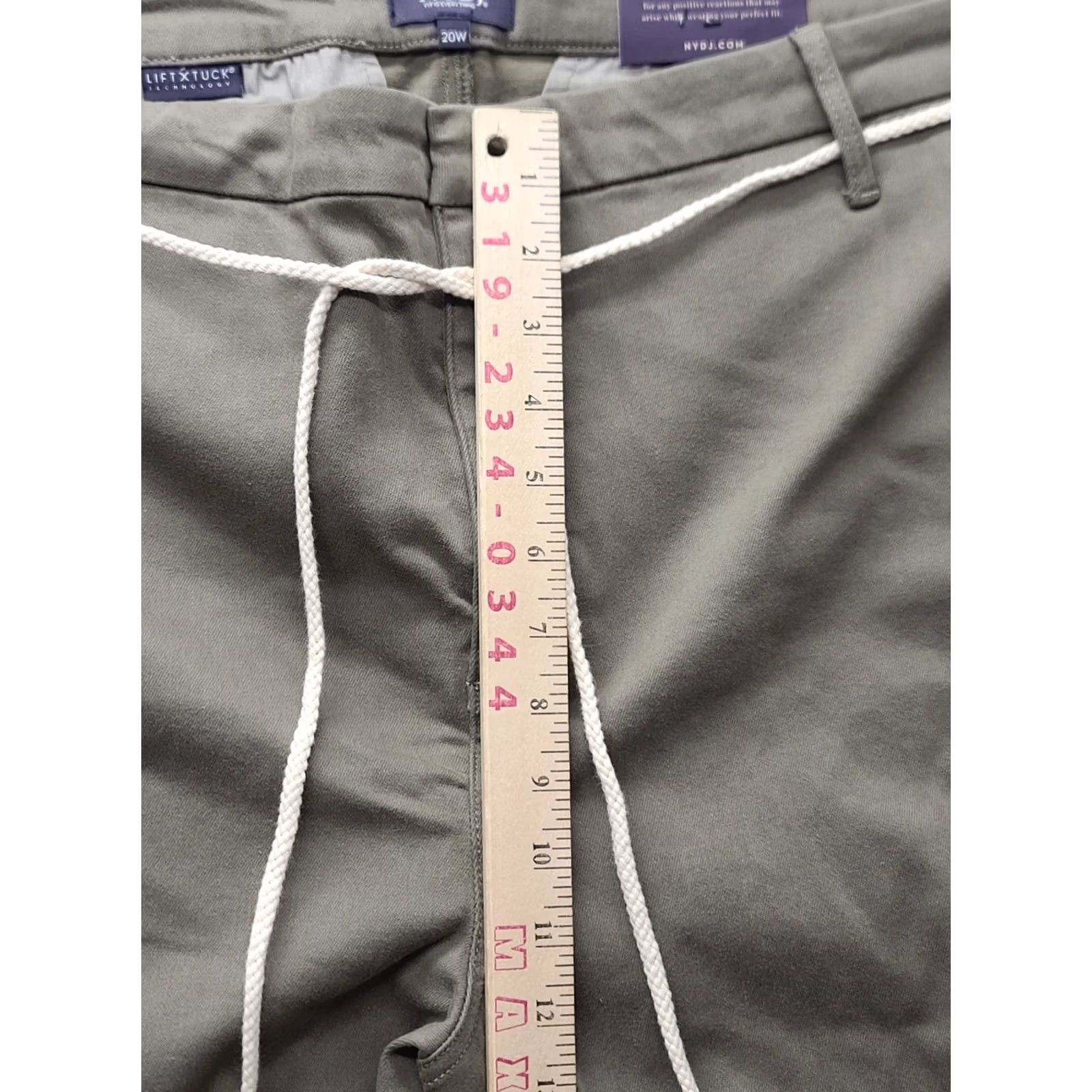 NYDJ VINTAGE NYDJ Pants Womens 20W 40x28 Relaxed Fit Ankle Cut Trouser Lift Tuck Belted Size 42" / US 20 - 7 Thumbnail