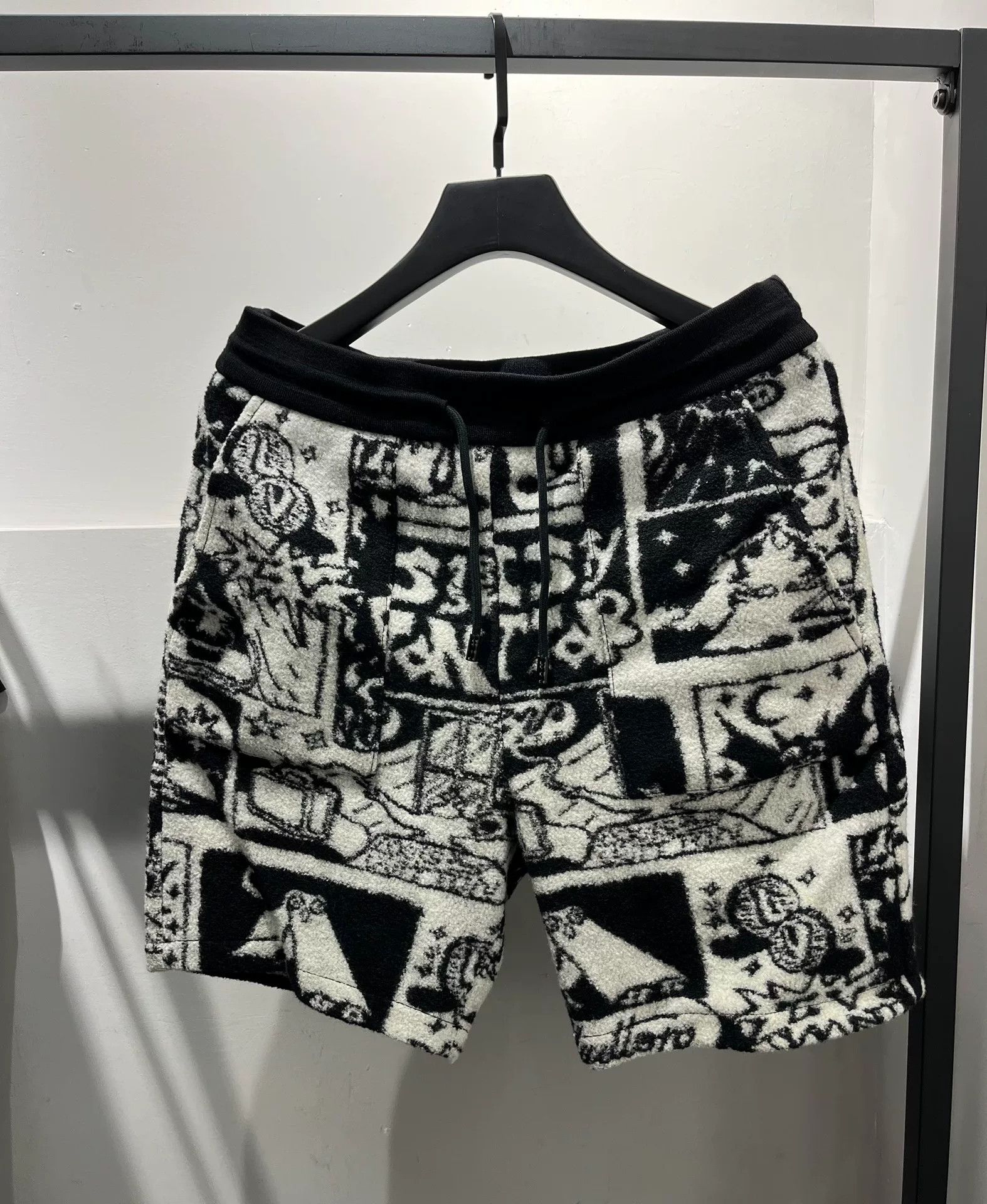 Louis Vuitton Louis Vuitton Wool Shorts 32 Men Size US 32 / EU 48 - 1 Thumbnail