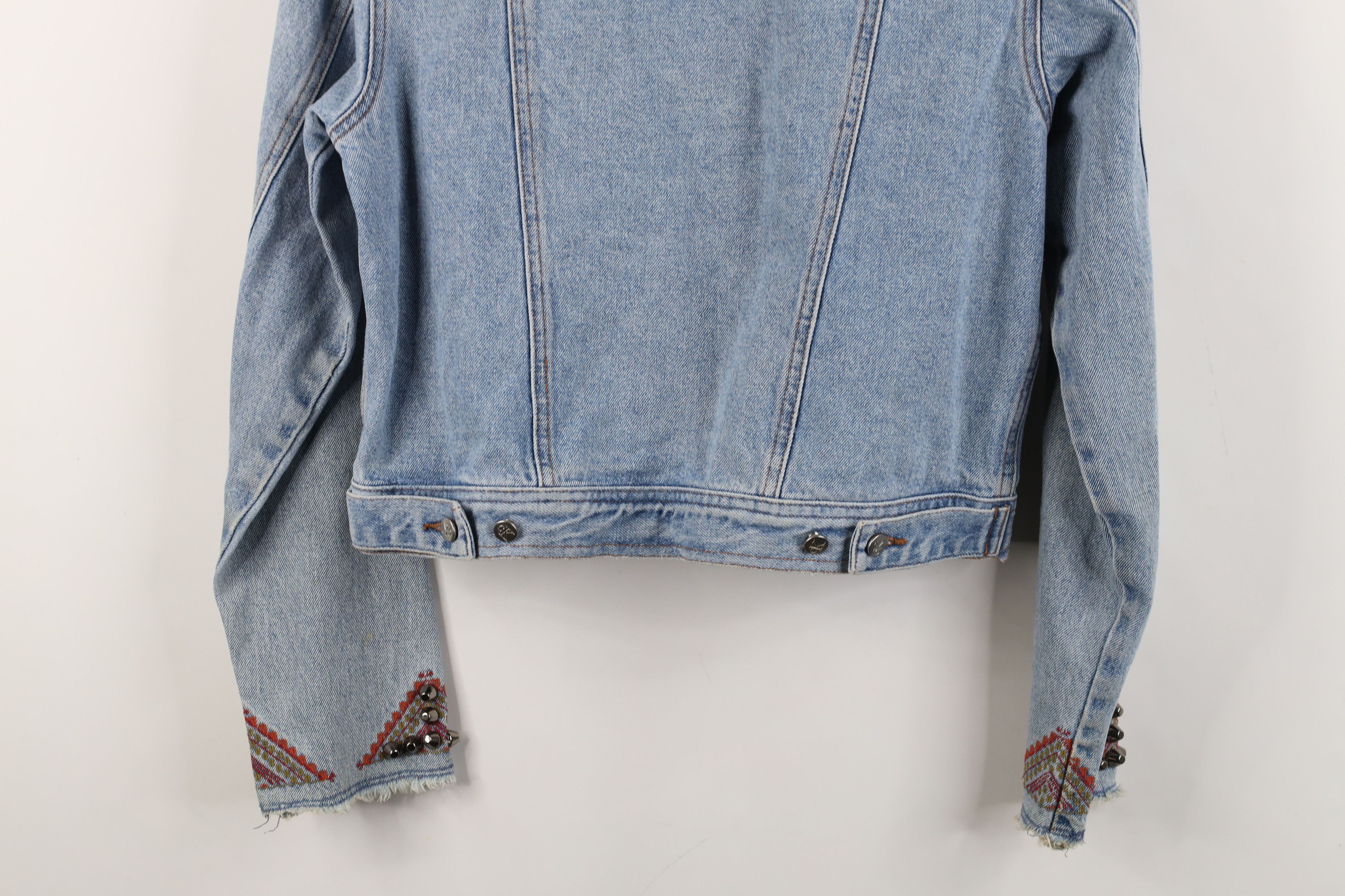 Calvin Klein Vintage 90s Calvin Klein Cropped Battle Denim Trucker Jacket Size L / US 10 / IT 46 - 13 Thumbnail
